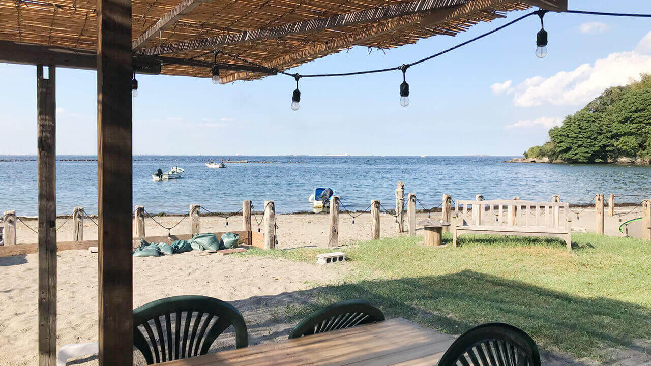 UNIQUES「海と過ごすカフェ「かねよ食堂」」banner
