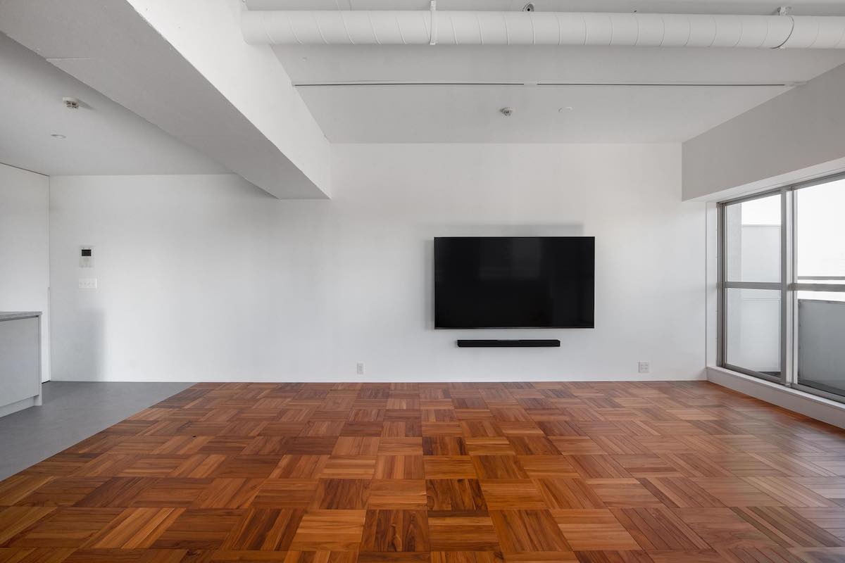 市松模様のフローリングで仕上げたリビング