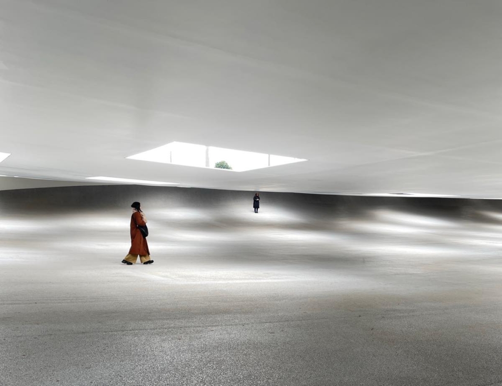 内でも外でもない